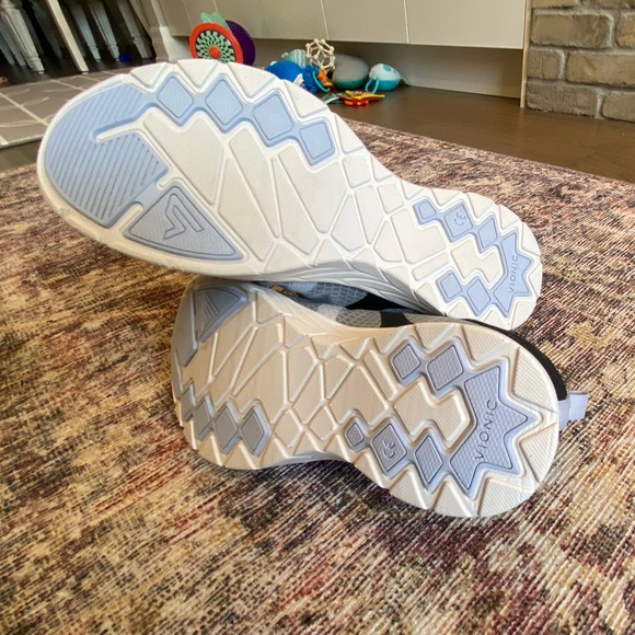 Vionic Women’s Sneakers - Picture 9 of 9